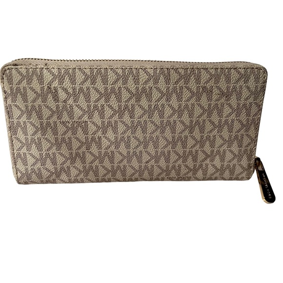 Michael Kors Jet Set Vanilla Three quarter Zippered Wallet NWT - Picture 3 of 7